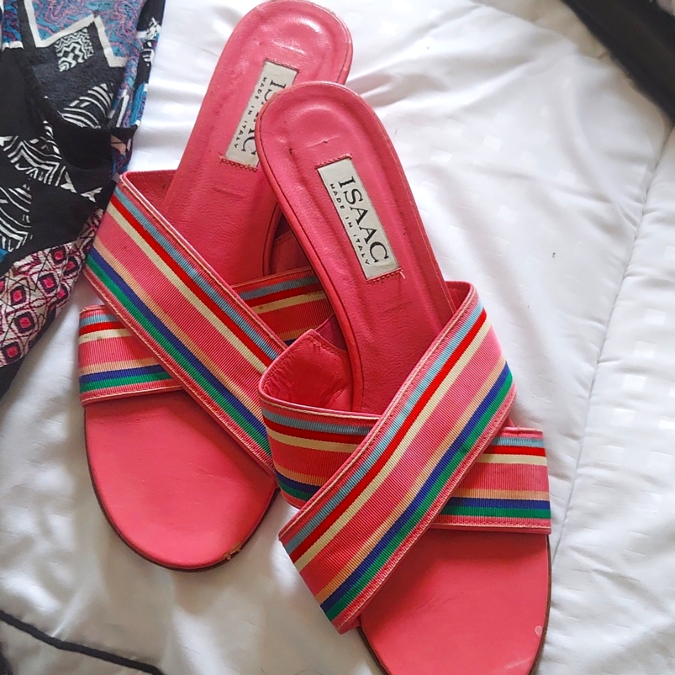 Isaac Mizrahi Multi Colored Striped Slides. Size 8.